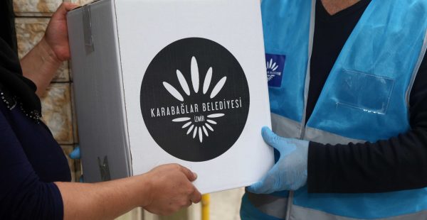 Karabağlar Belediyesi’nden bayram dayanışması