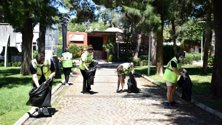 Bornovalı öğrencilerden örnek davranış