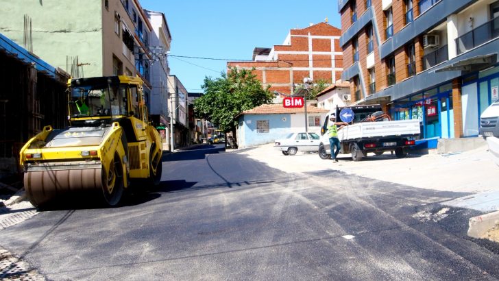 Bayraklı’da Asfaltlama Seferberliği Sürüyor