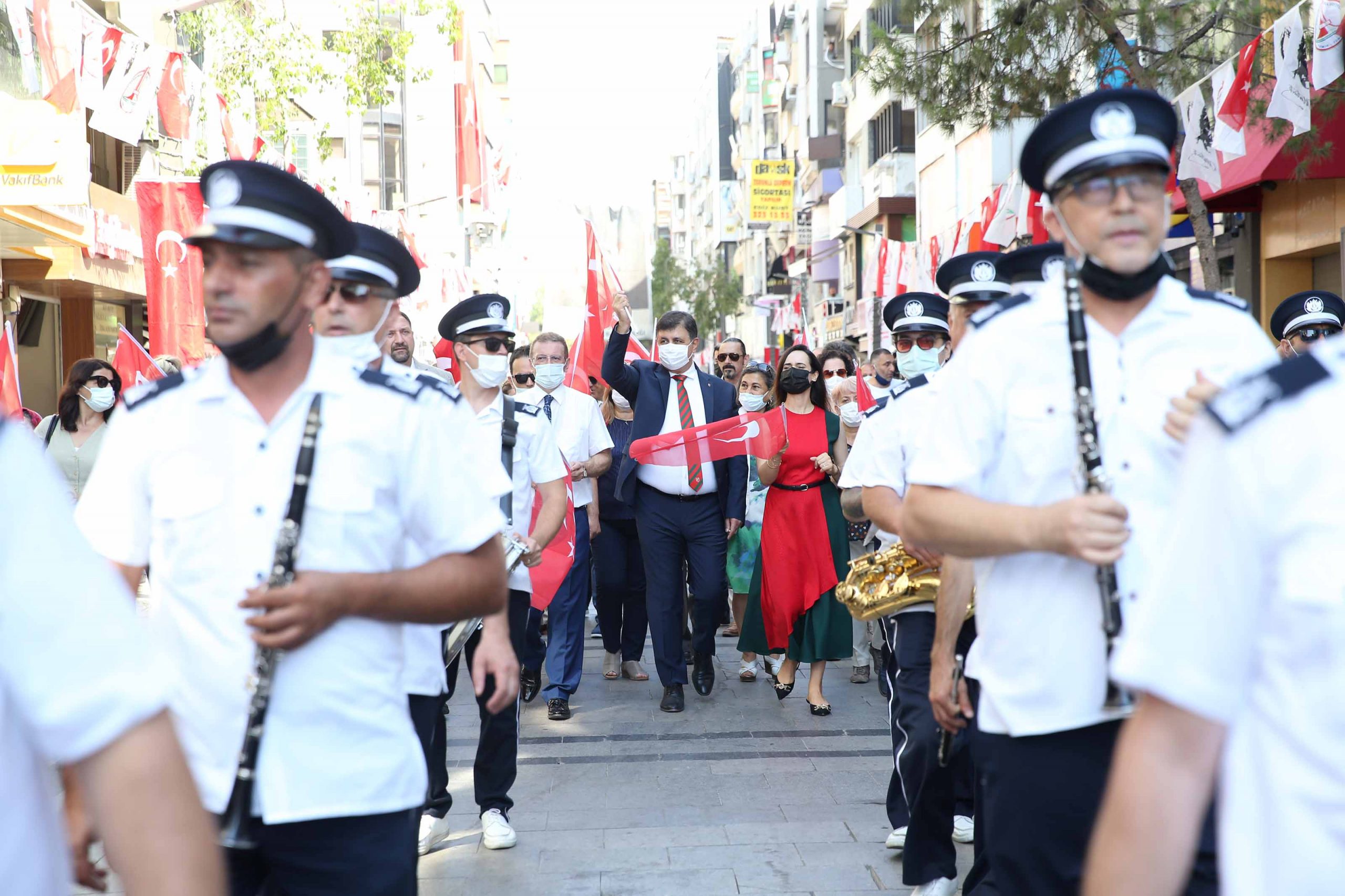 Karşıyaka’da 24 Haziran coşkusu başladı