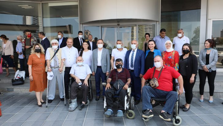 AK Parti İzmir’den, en özel ‘Babalar Günü’ kutlaması