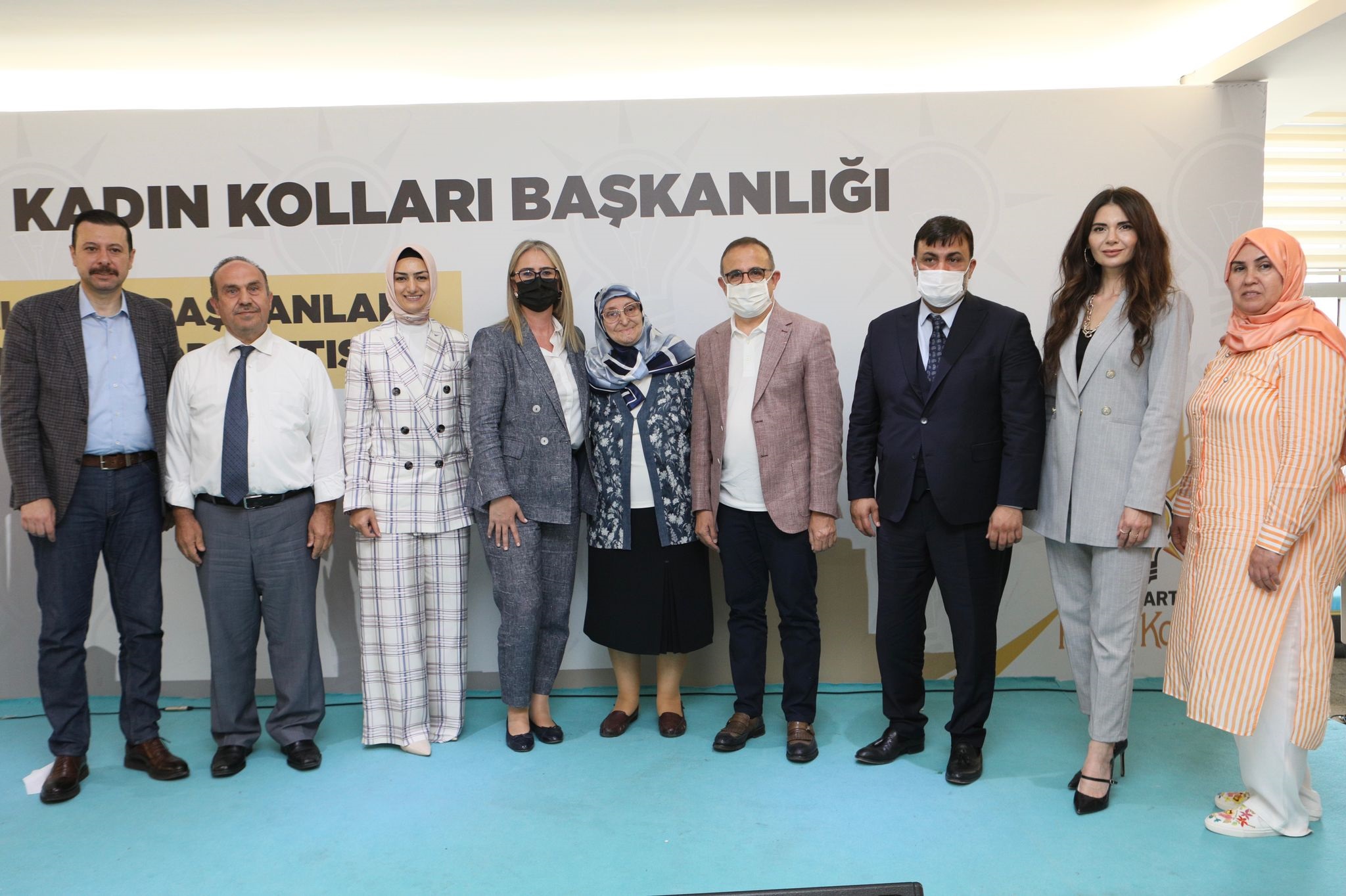 AK Kadın İzmir’den Mahalle Başkanları Bölge Toplantısı