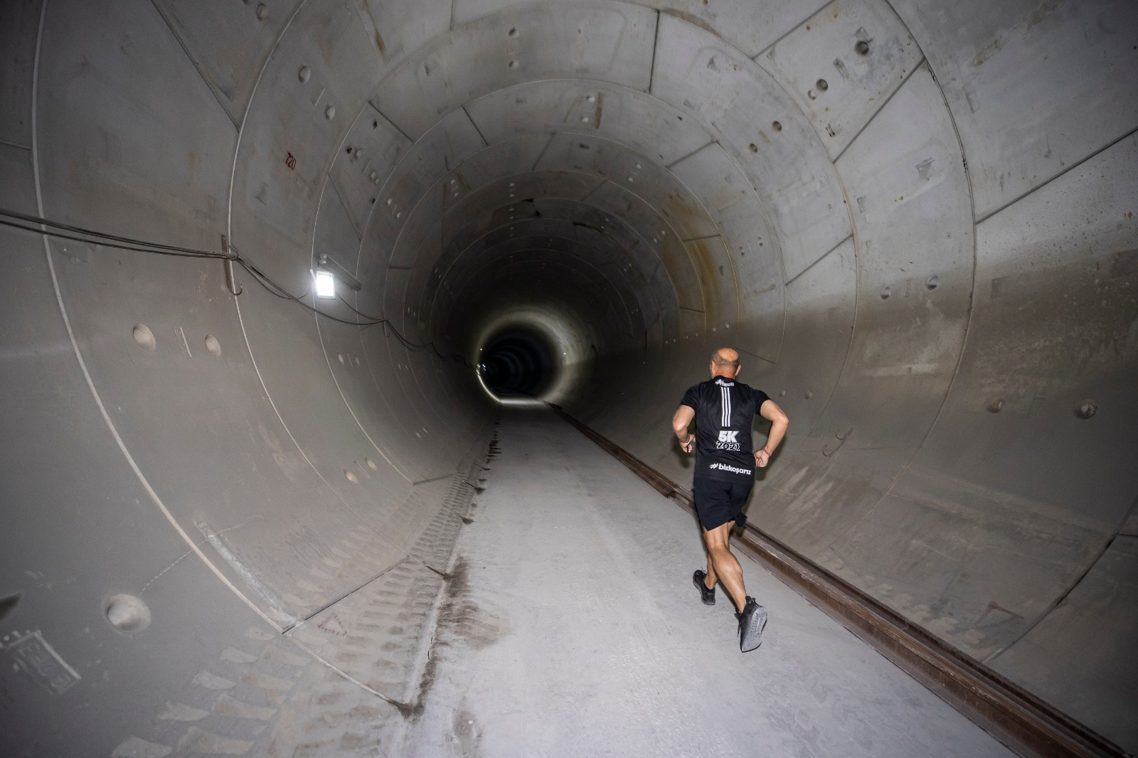 Başkan Soyer, Fahrettin Altay-Narlıdere Metrosu’nu inceledi Metro tünelinde sabah koşusu