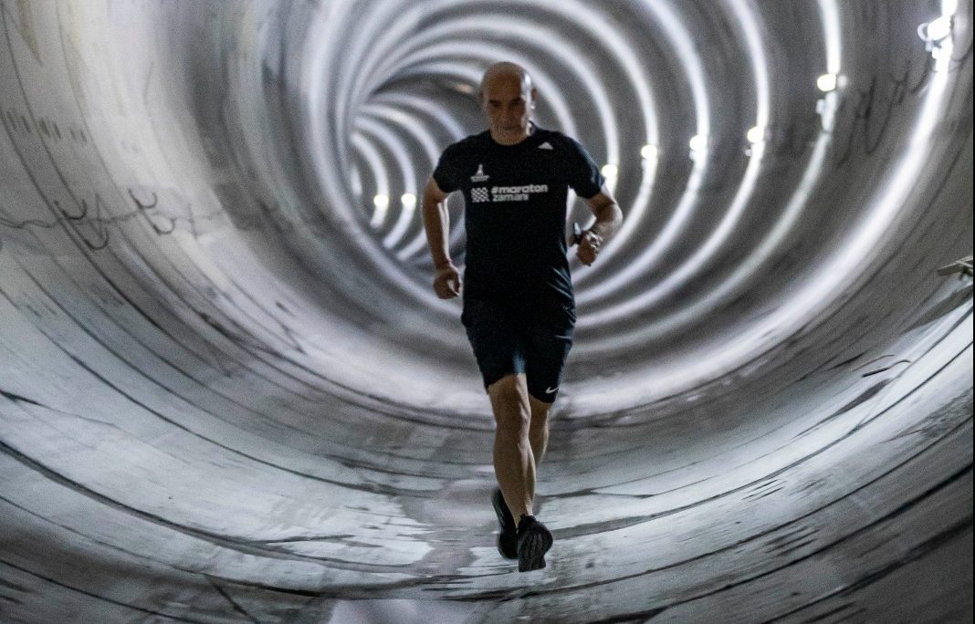 Başkan Soyer, Fahrettin Altay-Narlıdere Metrosu’nu inceledi Metro tünelinde sabah koşusu