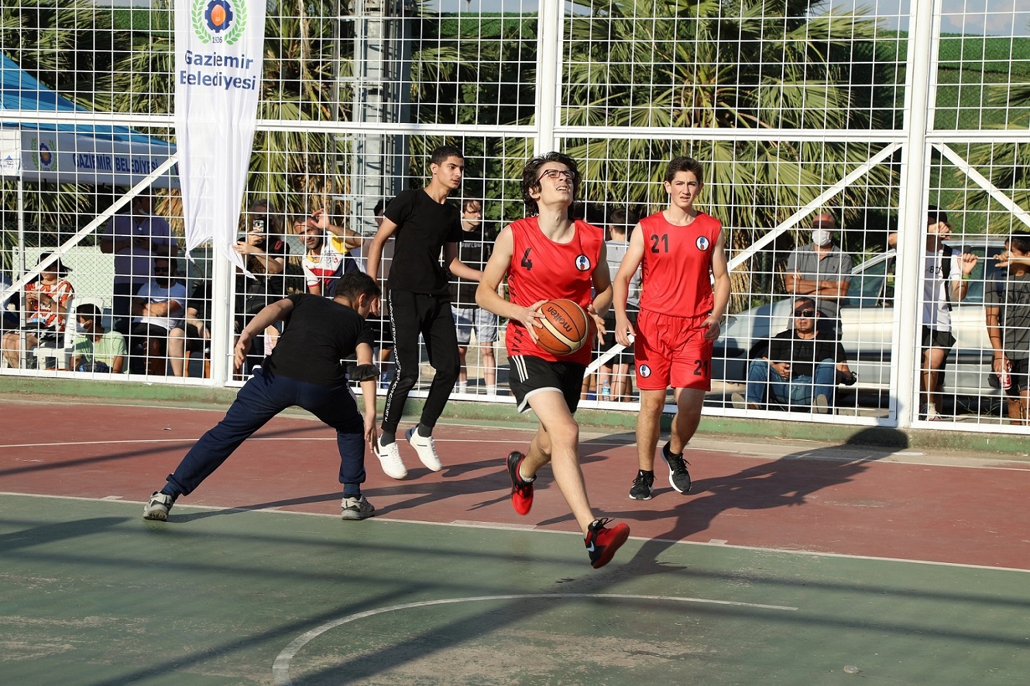 İzmirli basketbolcular Gaziemir’de ter döktü