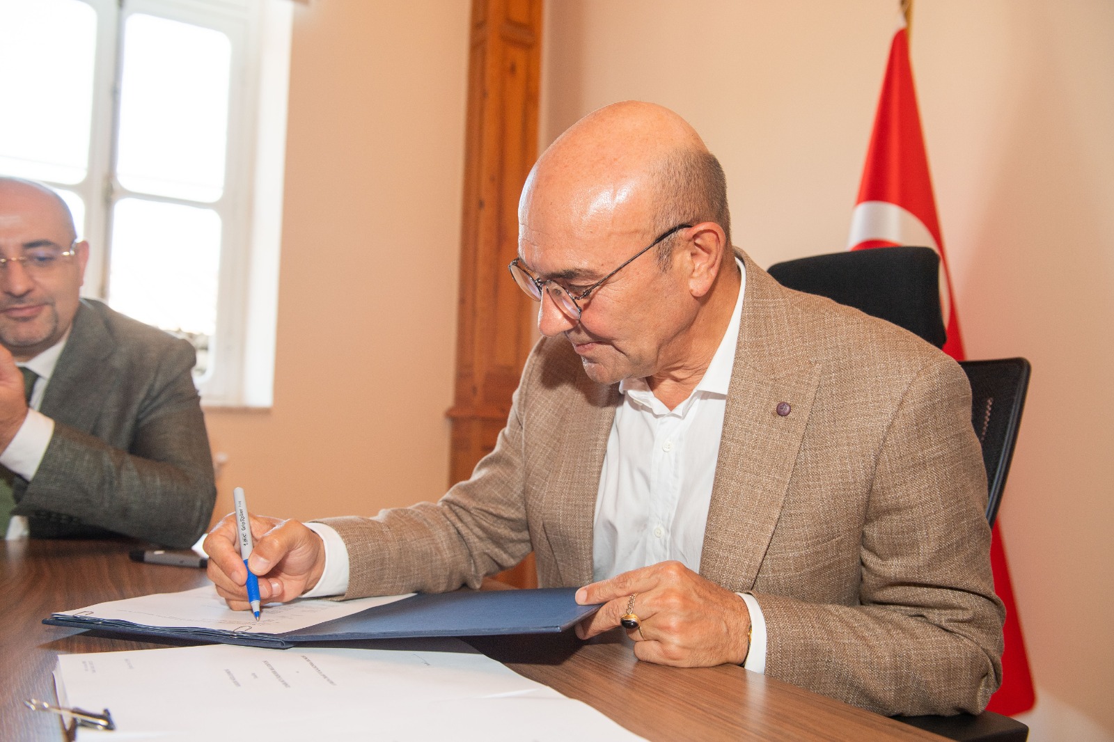 İzmir tarihinin en büyük yatırımı için ilk kredi sözleşmesi imzalandı Üçyol-Buca Metrosu için Avrupa’dan 125 milyon avro kredi