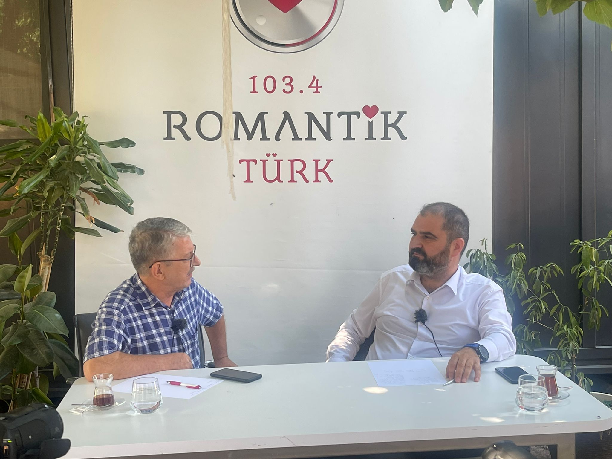Erkan Çoruk TÜMSİAD İzmir Şube Başkanı Erkan Çoruk, Radyo Romantik Türk’te Gazeteci Necati Bahçeci’nin konuğu oldu. Bahçeci’nin sorularını yanıtlayan Çoruk, gündem ve ekonomi ile ilgili açıklamalarda bulundu.