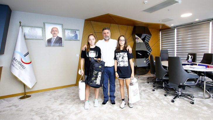 BAŞKAN SANDAL BAYRAKLI’NIN GURURU İLKİM’E SAHİP ÇIKTI