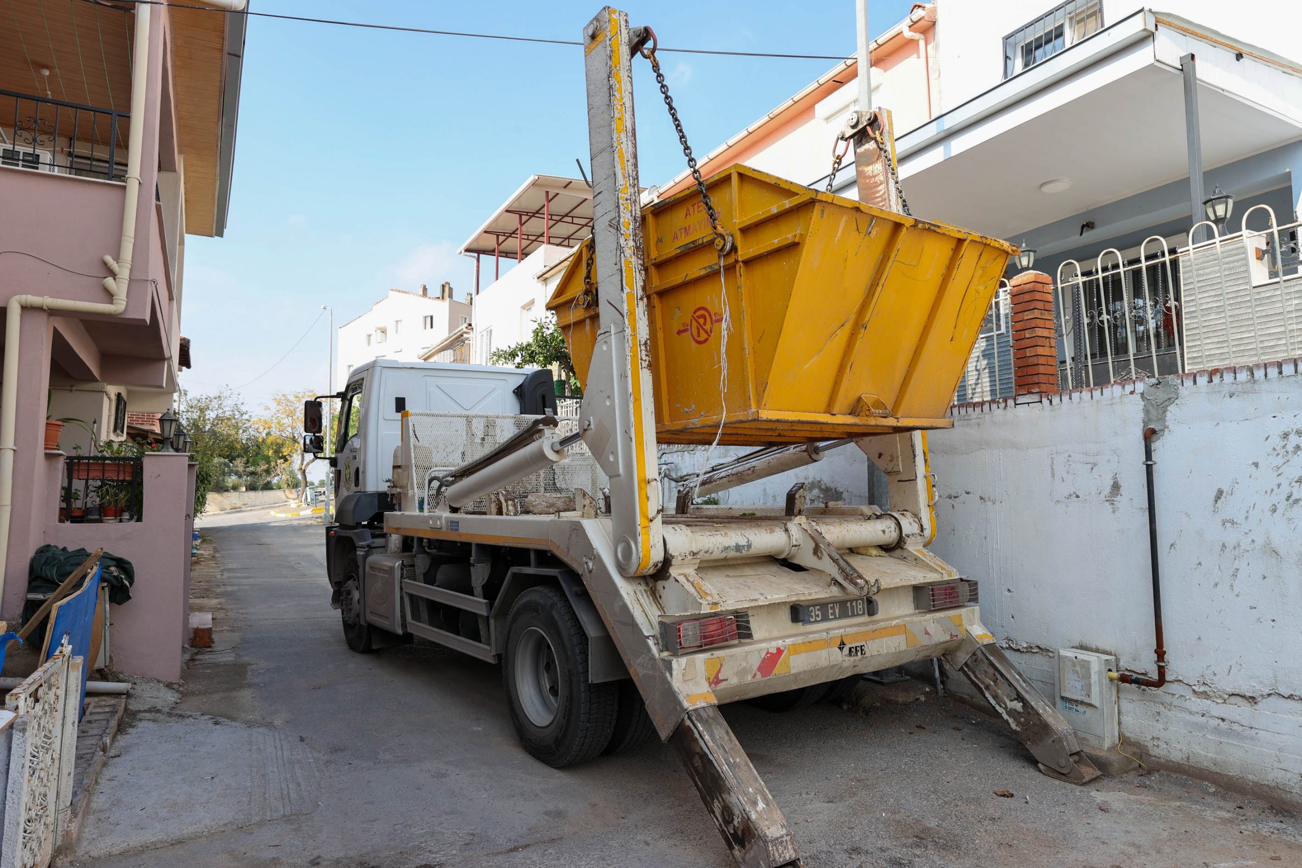 Buca’da günde 110 ton moloz toplanıyor