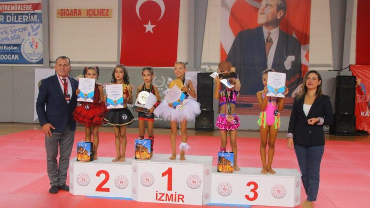 GELECEĞİN FITNESS SPORCULARI ŞAMPİYONA HEYECANINI EFES SELÇUK’TA YAŞADI