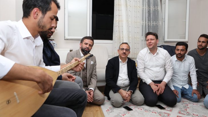 AK Parti İzmir İl Başkanı Kerem Ali Sürekli; “Her gittiğimiz yerde gençlerle gençleşiyoruz.”