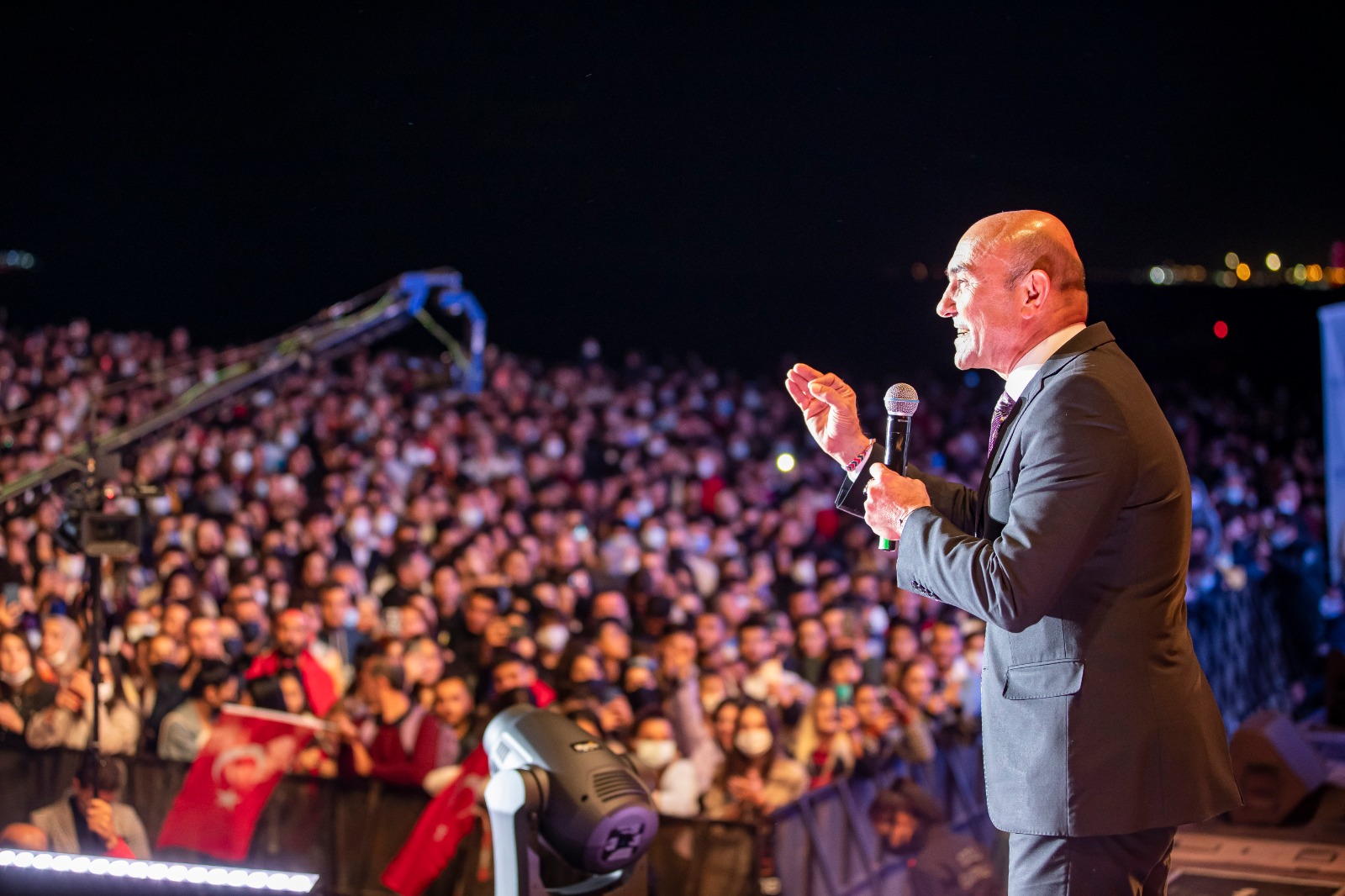 İzmir'de göz kamaştıran bayram coşkusu