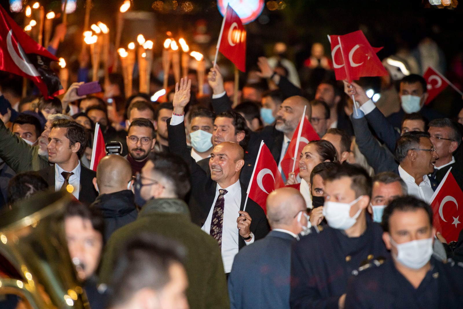 İzmir'de göz kamaştıran bayram coşkusu