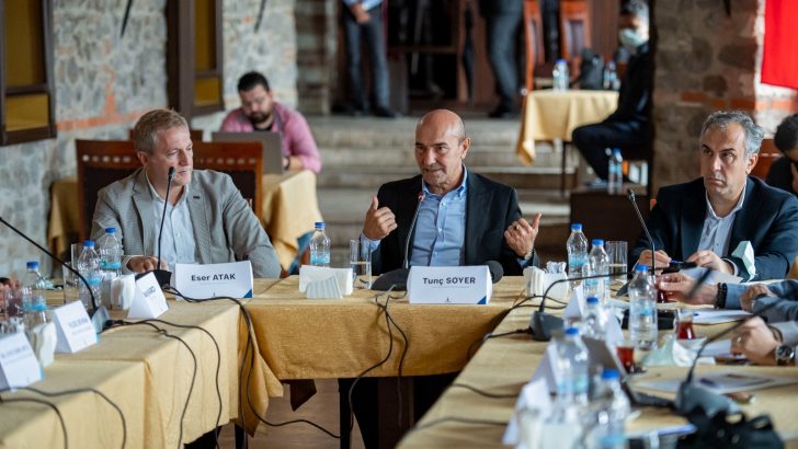 İzmir Büyükşehir Belediyesi’nin Konak’taki ana hizmet binası için Danışma Kurulu çalışmalara başladı