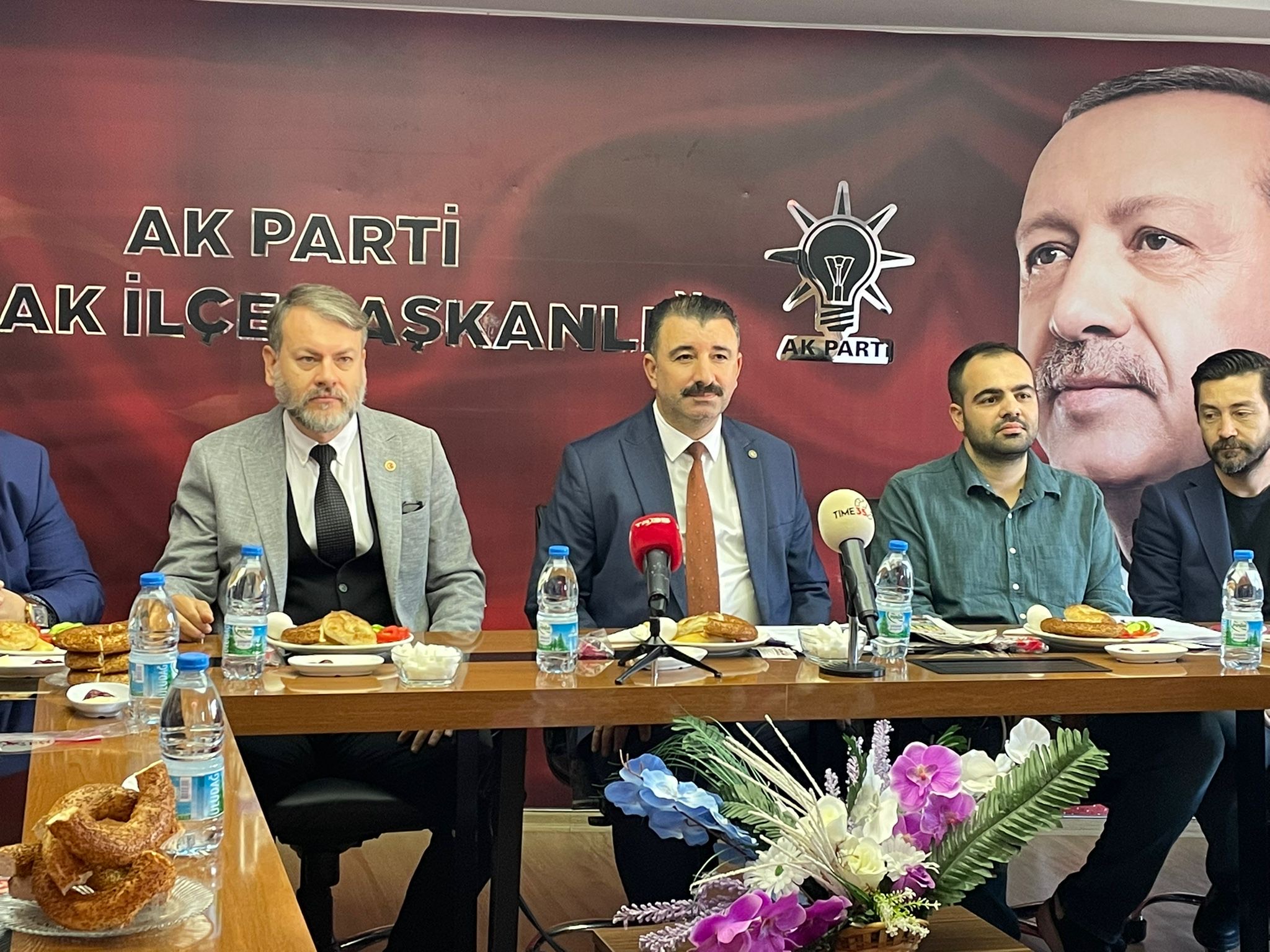 mehmet sait başdaş AK Parti Konak İlçe Başkanı Mehmet Sait Başdaş, Konak Belediyesi’nin 2022 bütçesini eleştirdi. Başdaş, “Konak, batağa sürükleniyor” dedi. 