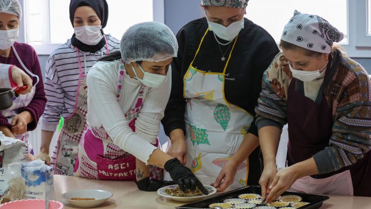 Buca’da açılan kurslara vatandaşlardan yoğun ilgi