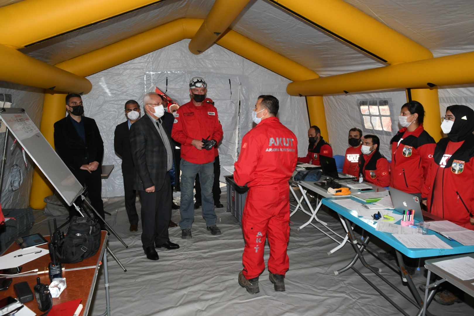 Karabağlar'daki örnek merkezde afetlere hazırlık yapılıyor