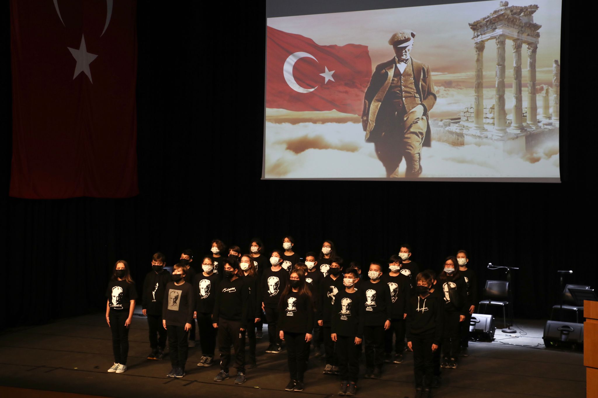 Cumhuriyetimizin banisi Atatürk, Bergama’da minnet ve rahmetle anıldı
