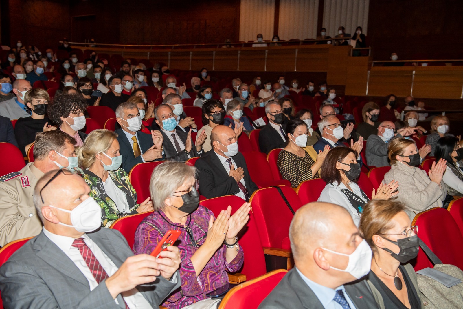 “İzmir, dünya kenti kimliğine kültür sanat alanında da ulaşacak”