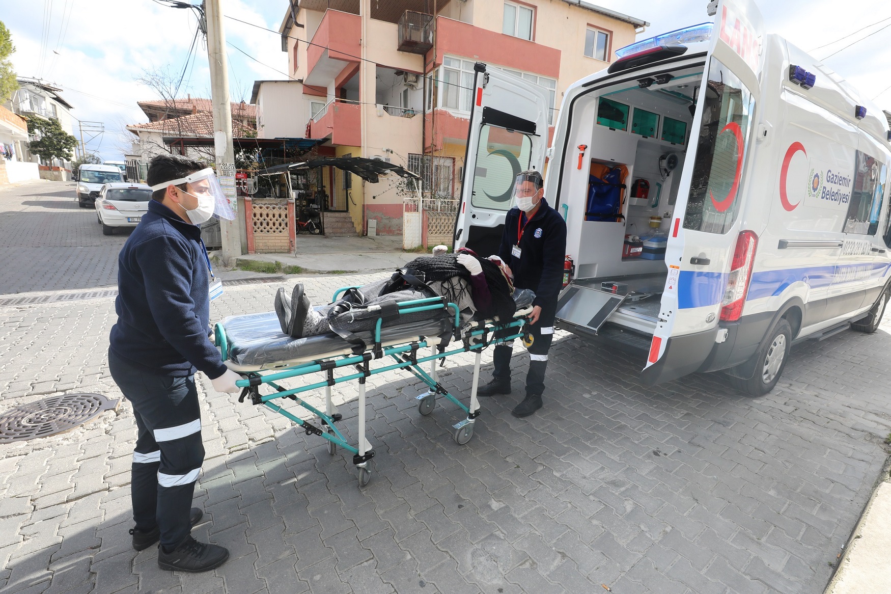 Gaziemir Belediyesi sağlık hizmetleriyle şifa oluyor