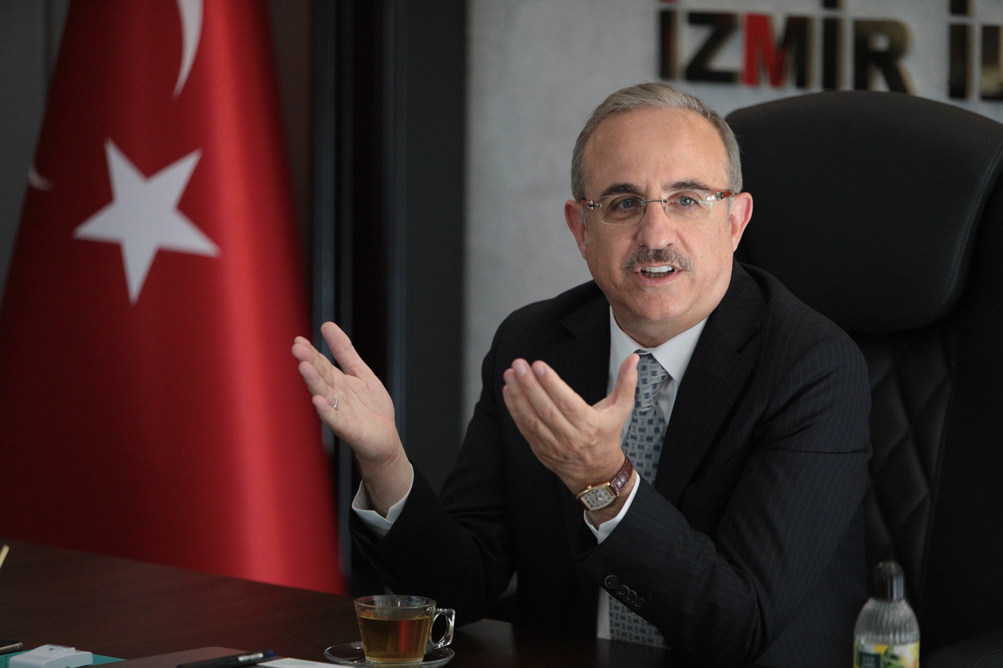 AK Parti İzmir İl Başkanı Kerem Ali Sürekli;  “Eleştiriyi bırakıp vicdan hesabı yapsınlar!