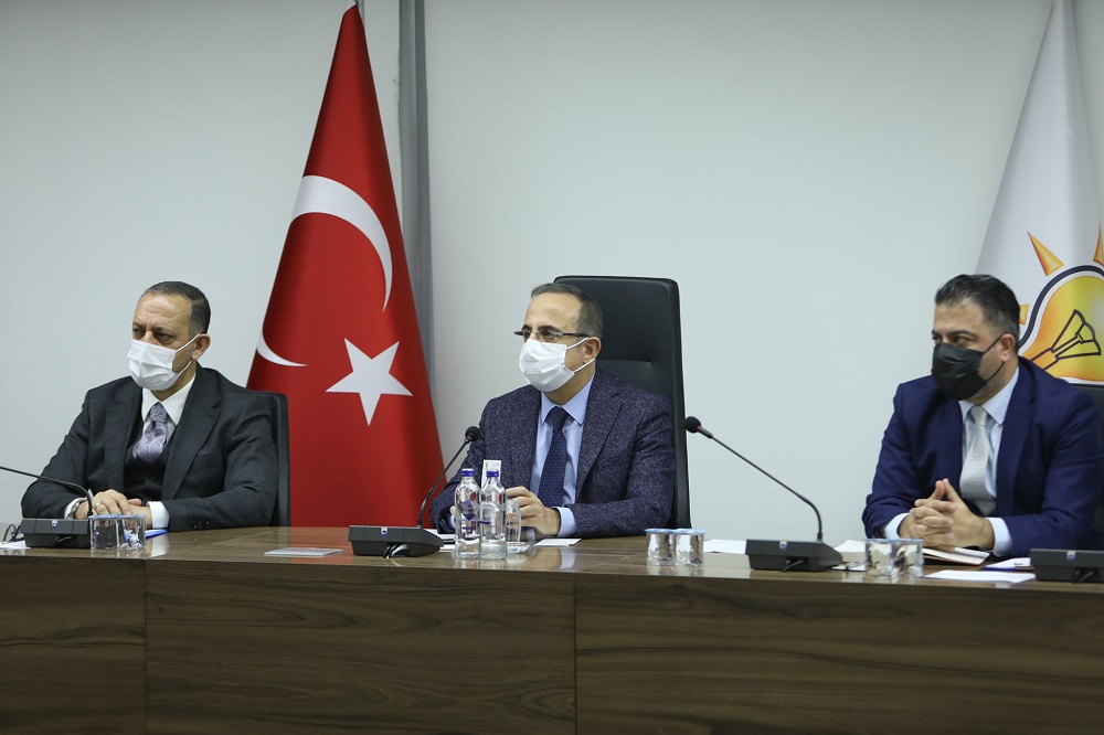 AK Parti İzmir İl Başkanı Kerem Ali Sürekli;  “-cek, -cak’tan öteye geçemediler…”