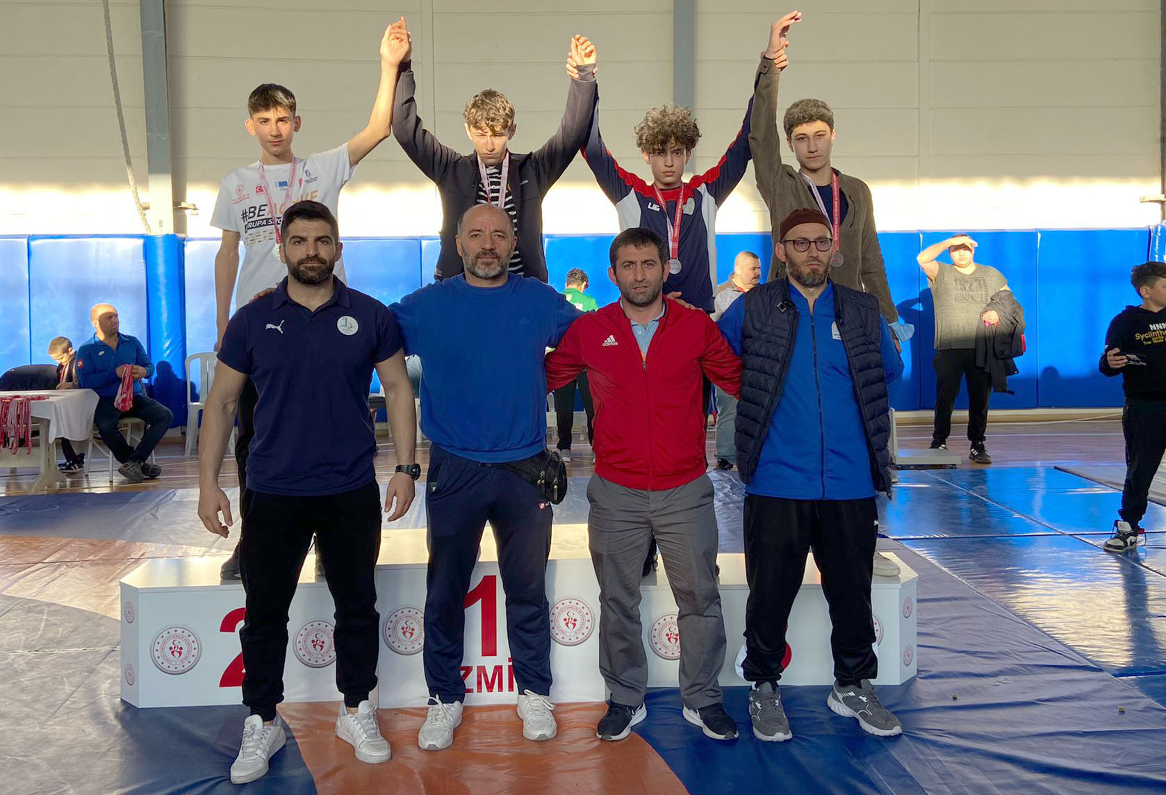 Bayraklılı güreşçiler 35 madalya ile İzmir şampiyonu oldu
