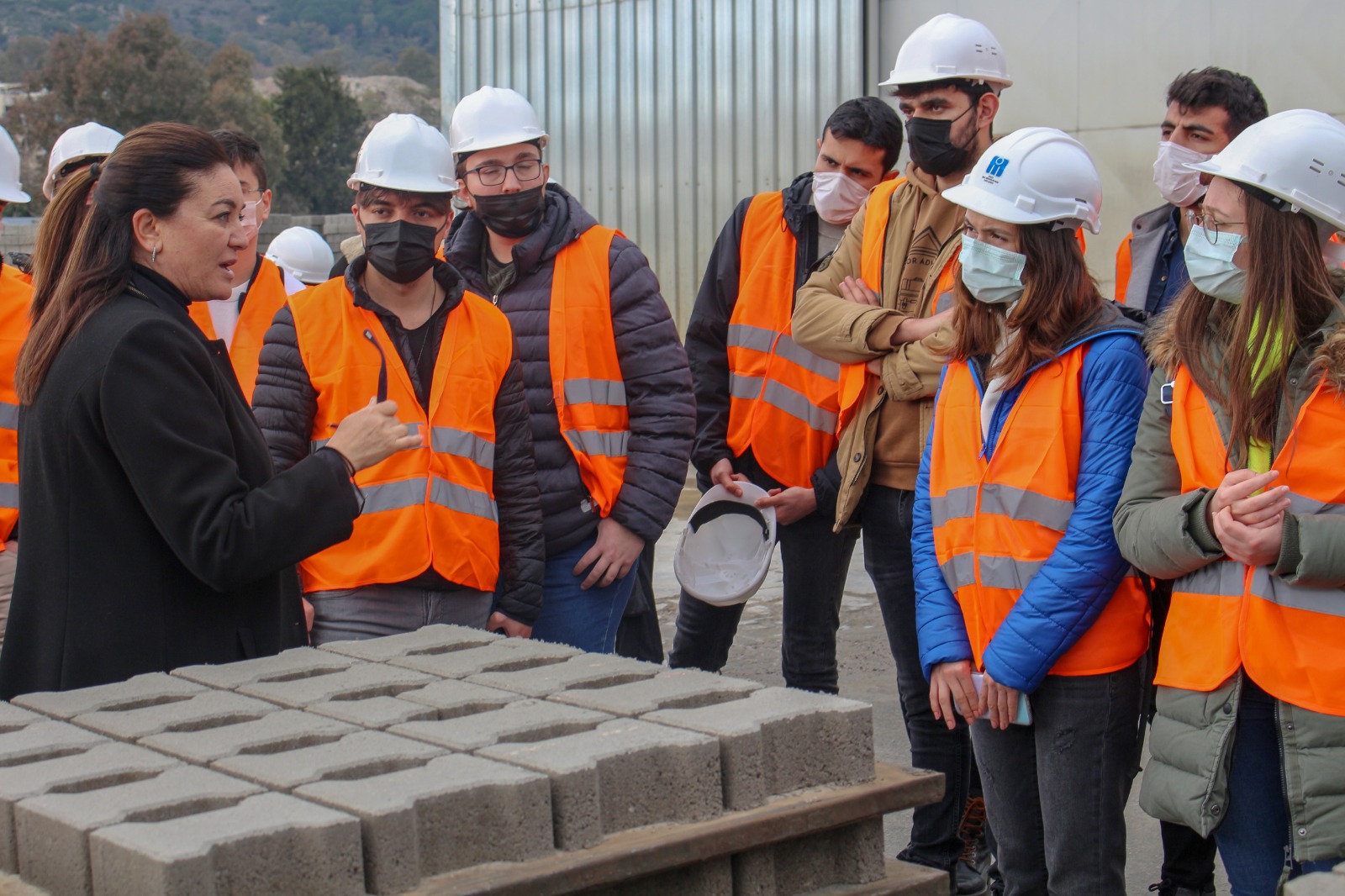 Karşıyaka Belediyesi geleceğin inşaat mühendislerini ağırladı