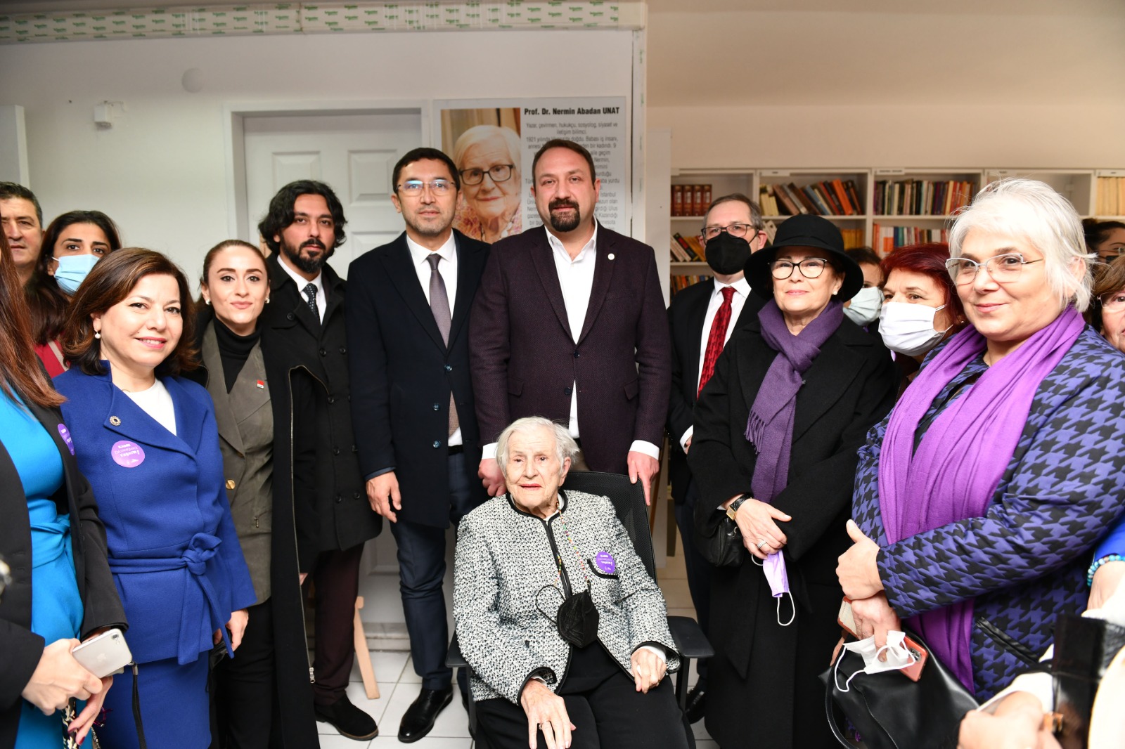 İzmir’in İlk “Kadın Belediyesi” Çiğli’de Açıldı