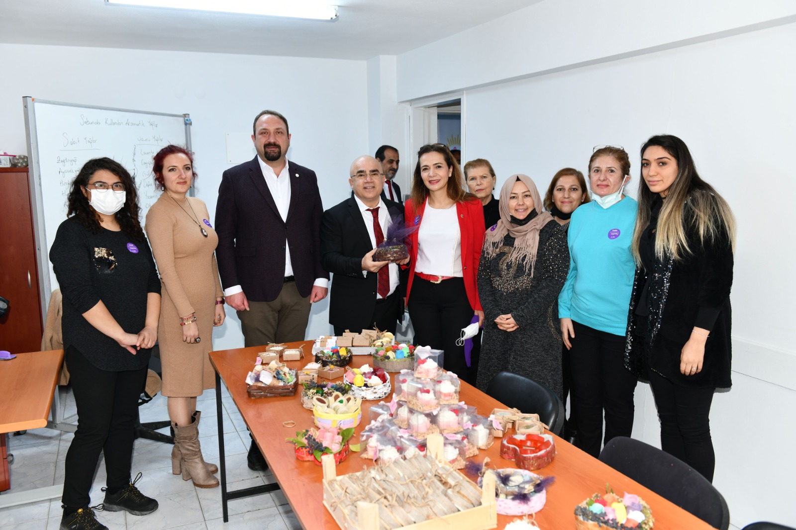 İzmir’in İlk “Kadın Belediyesi” Çiğli’de Açıldı