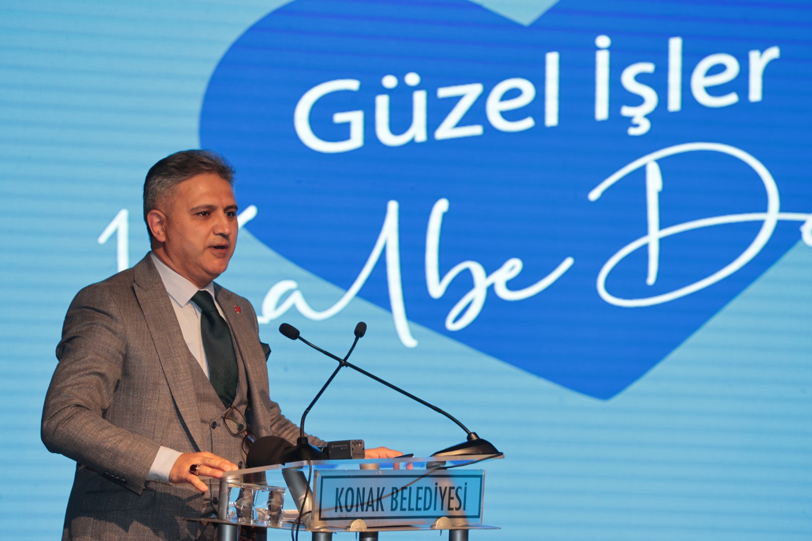 Muhalefetin İzmir temsilcilerinden  Batur’a tam not