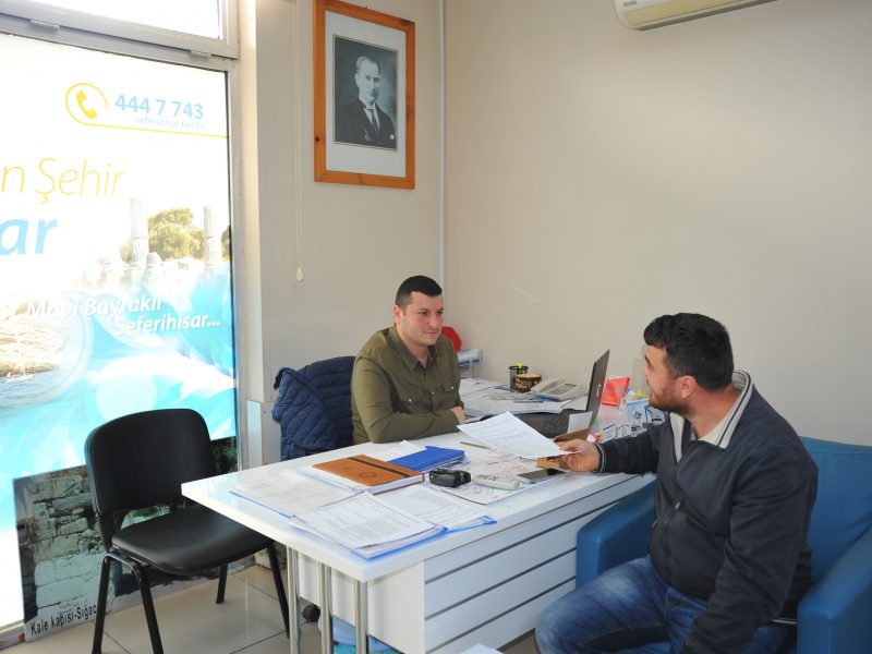 500 kişiye istihdam kapısı açan Seferihisar Belediyesi, iş arayanlarla işverenleri buluşturuyor