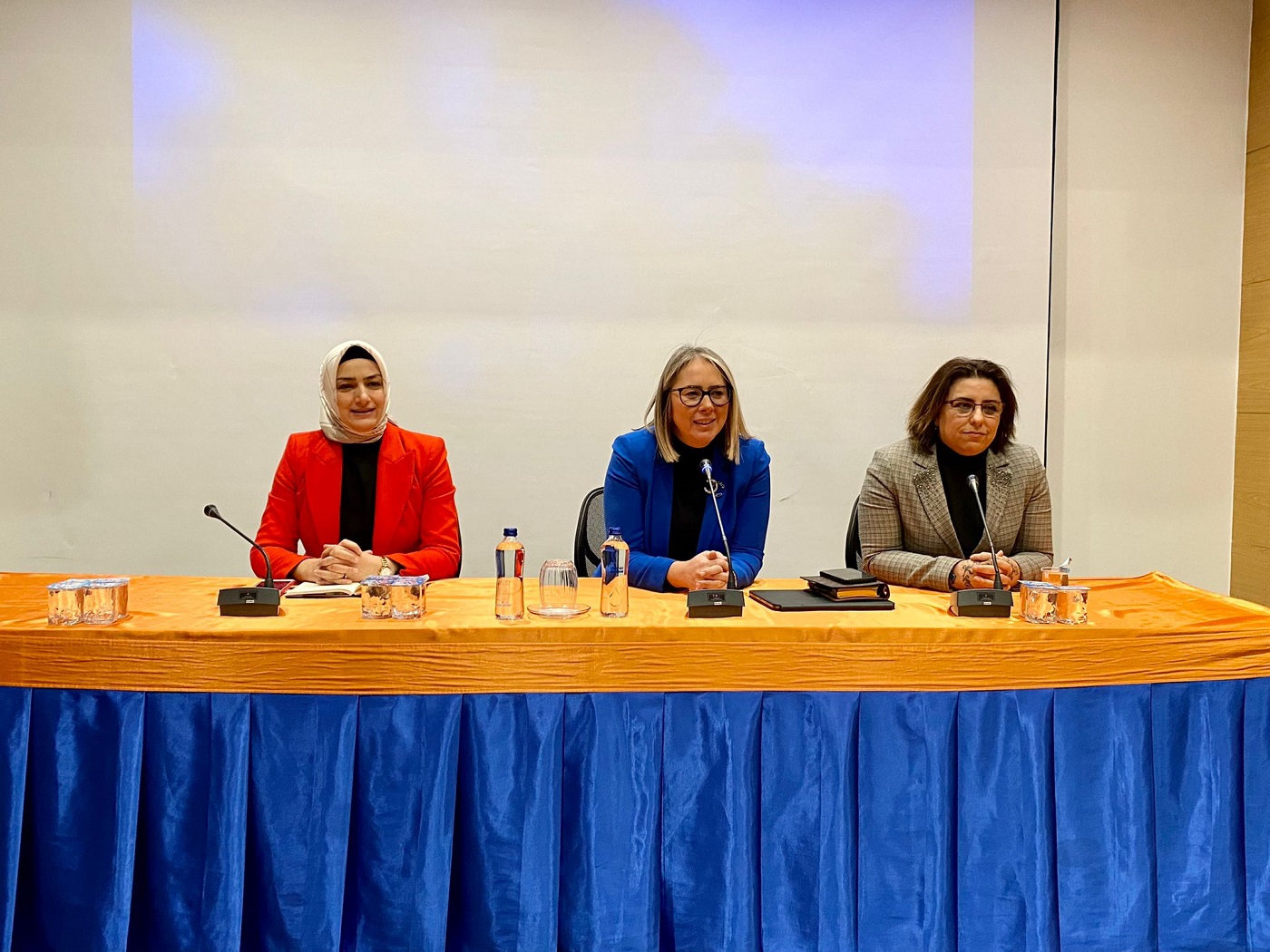 Dünyaca tanınmış Demir’den AK Parti İzmir Kadın Kolları ile ‘Kooperatifçilik’ söyleşisi 