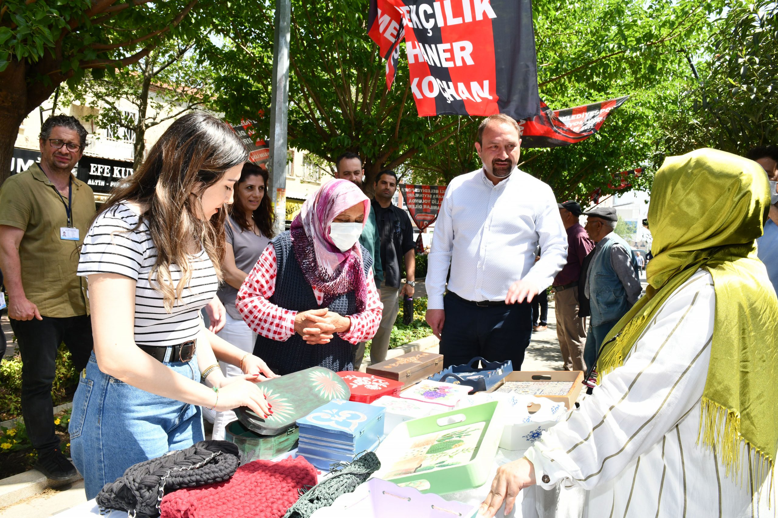 Çiğli’de “Üretici Kadın Pazarı” Açıldı
