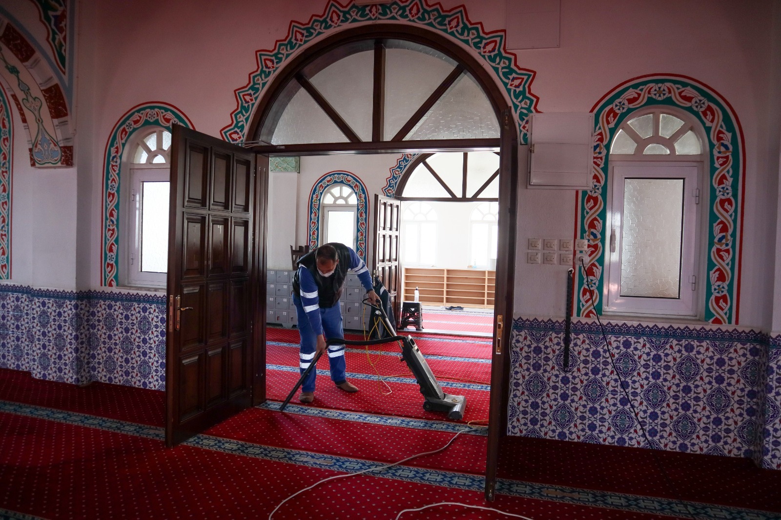 Ramazan’da camilere yoğun bakım İzmir Büyükşehir Belediyesi her gün bir camiyi temizliyor