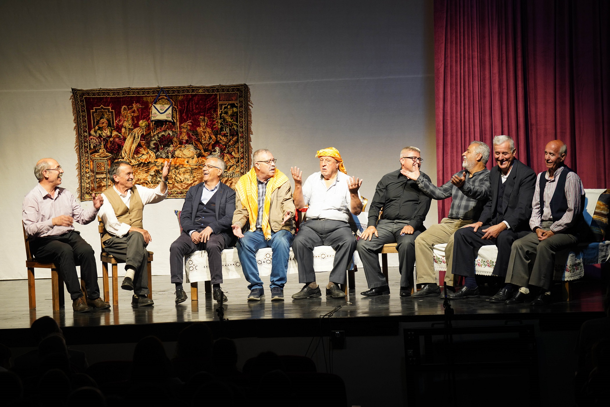 Başkan Arda tiyatro sahnesinde:   Sahnede bir Seydiköy hikayesi