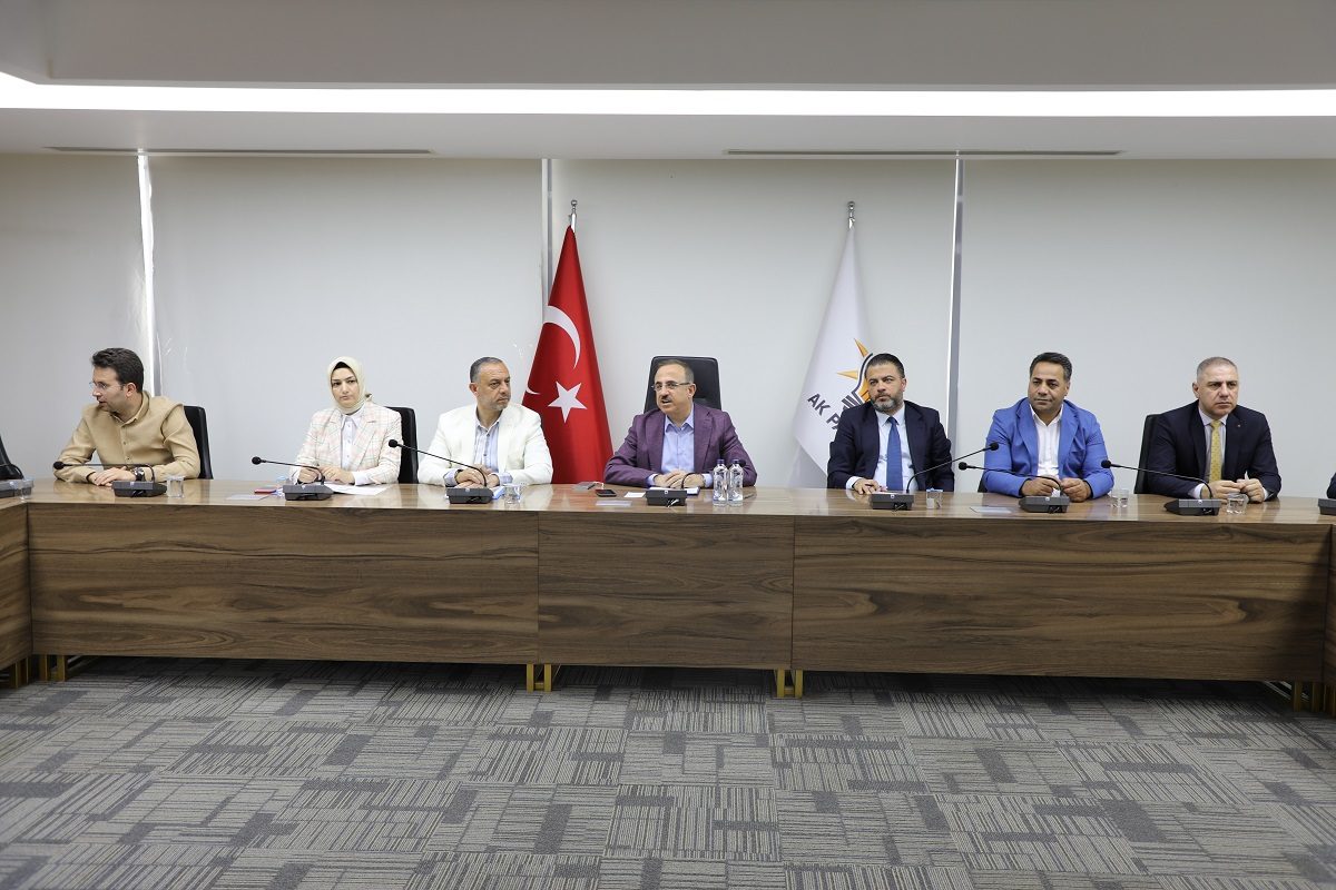 AK Parti İzmir İl Başkanı Kerem Ali Sürekli;  “Milleti germekten usanmadılar!”
