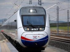 Ankara – İzmir Yüksek Hızlı Tren projesi başlayalı 10 yıl oldu, 10 yılda ancak yüzde 50’si bitti, ne zaman tamamlanacağı belli değil