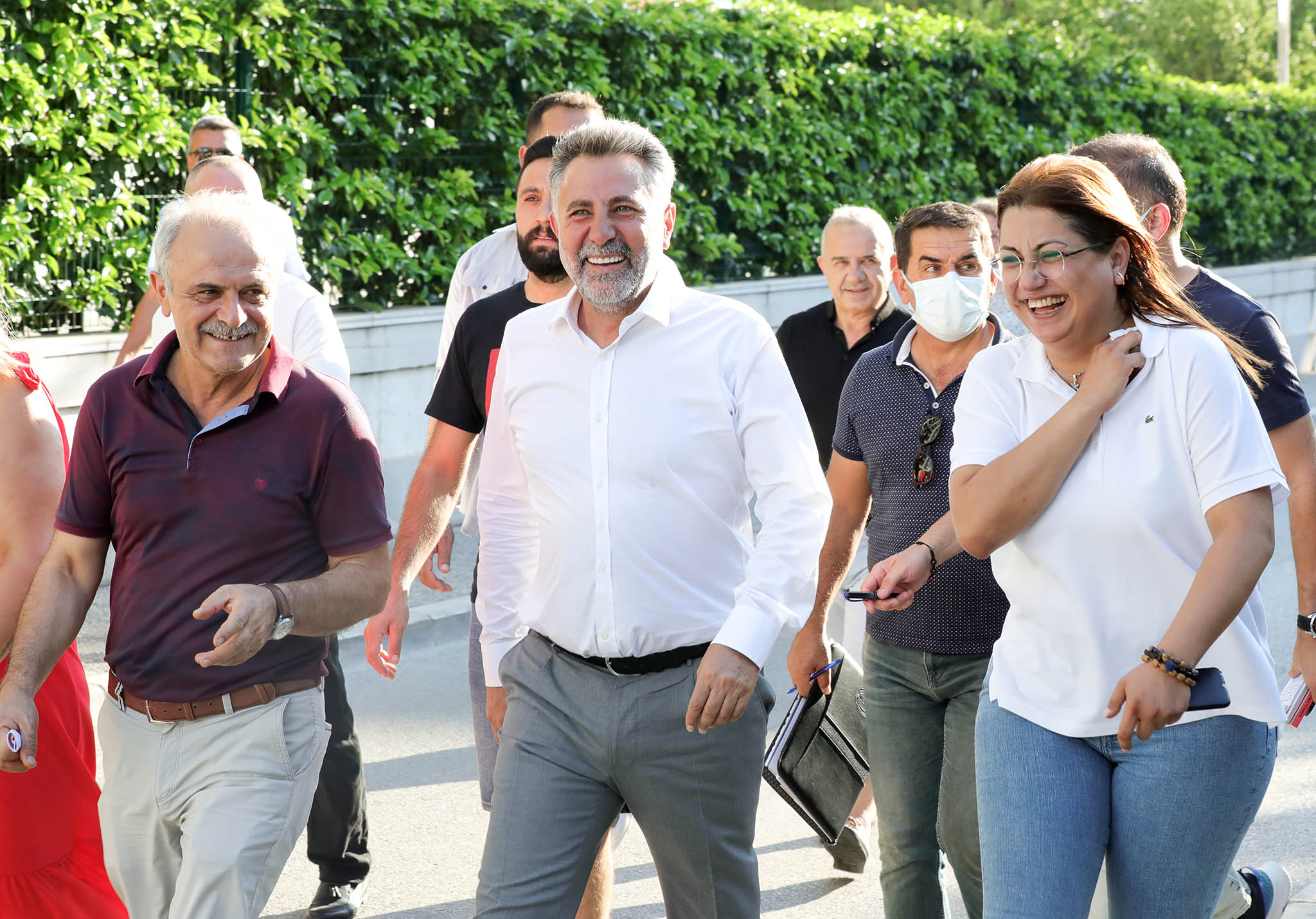 Bayraklı sokaklarında seferberlik!  Başkan Sandal “İzmir’in en modern ilçesi Bayraklı olacak”