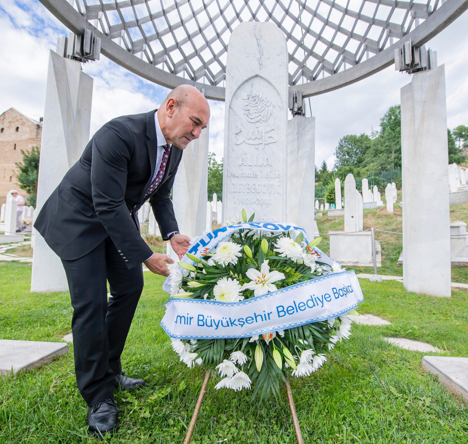 Başkan Soyer “Bilge Kral” İzzetbegoviç’in kabrini ziyaret etti