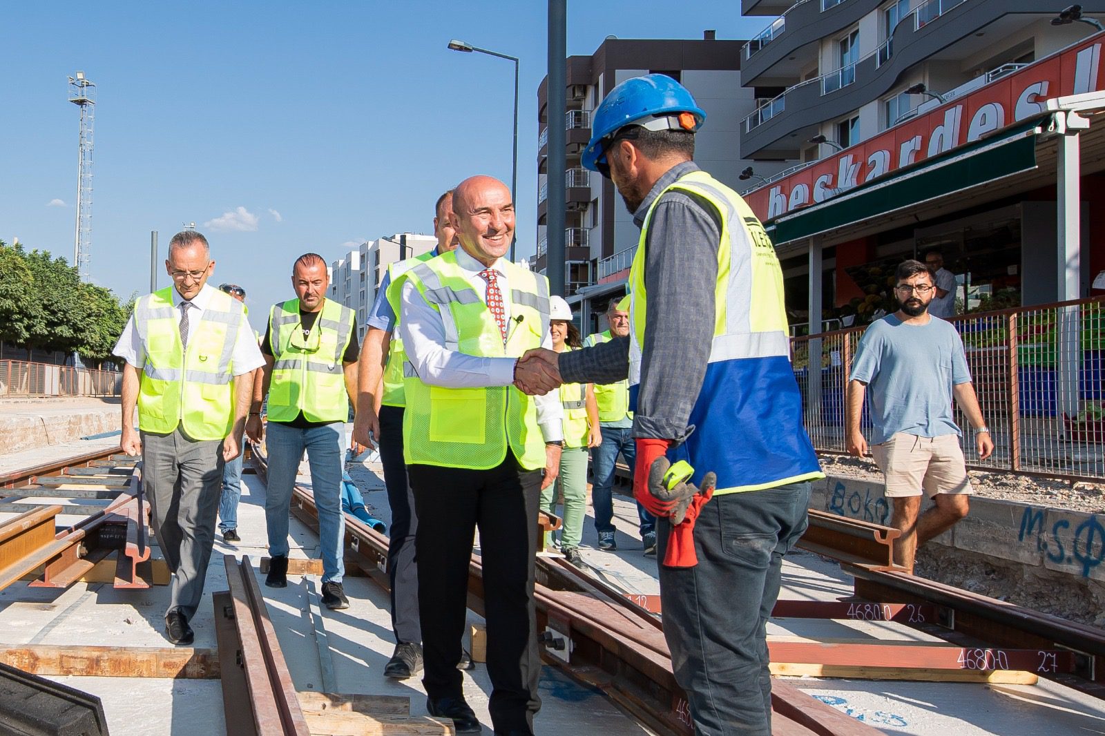 “İzmir daha fazla hafif raylı sistem ve metroyla buluşacak”