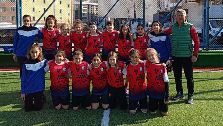 Konak Kız Futbol Takımı Şampiyonluğa Koşuyor!