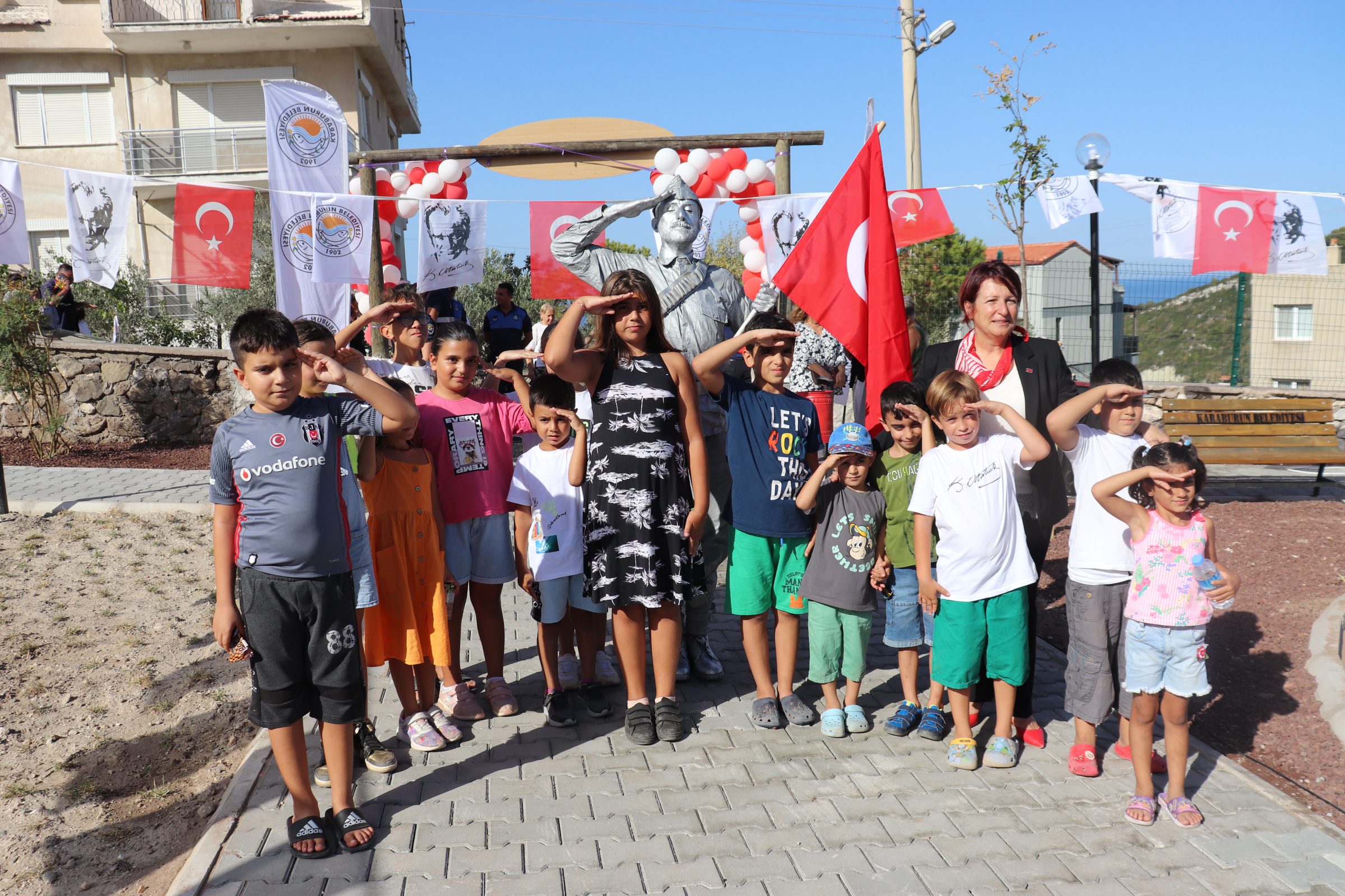 Karaburun, 100'üncü yılını demokrasi ile kutladı!