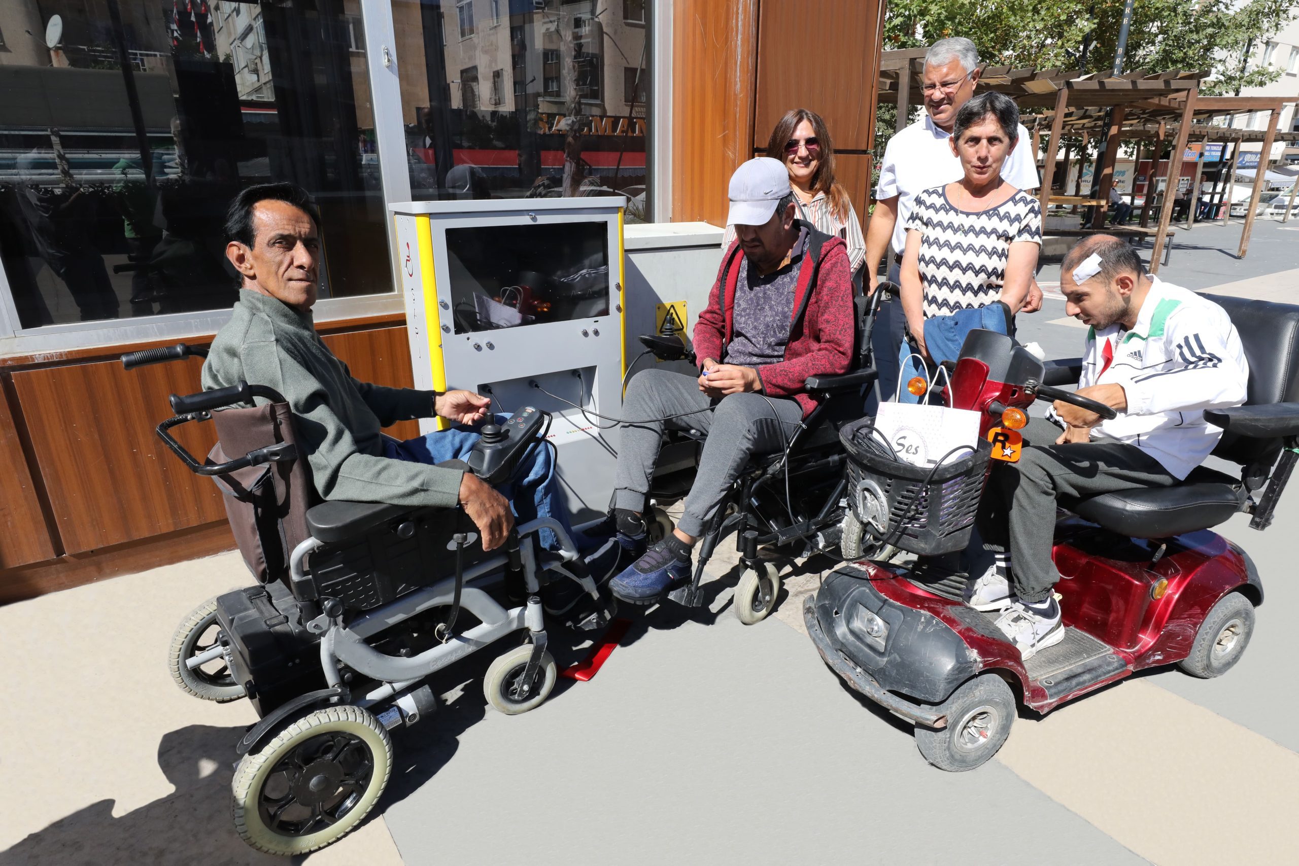 Demokrasi Meydanı’na engelli şarj istasyonu kuruldu