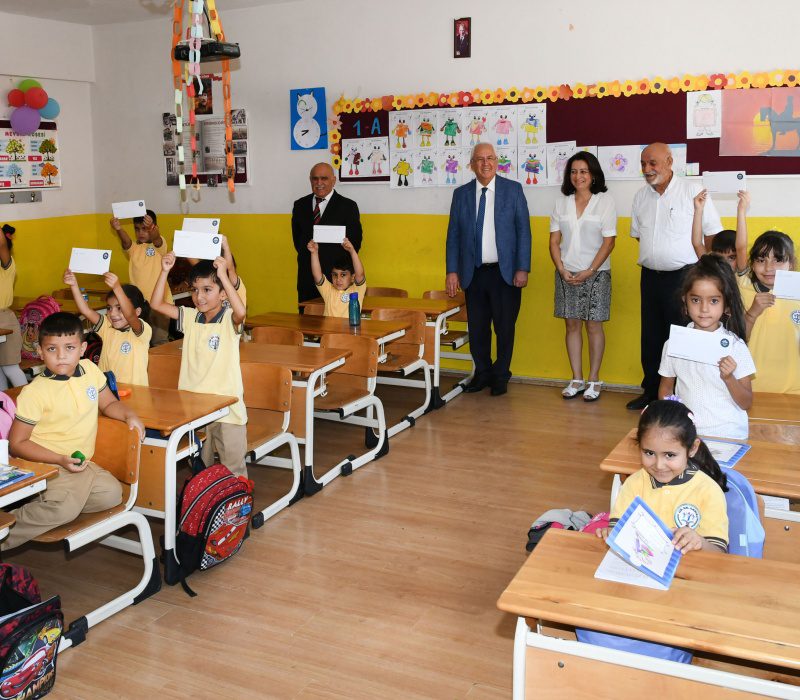 Karabağlar'da  'Eğitim Kart' ile her çocuk yeni eğitim-öğretim dönemine hazır!