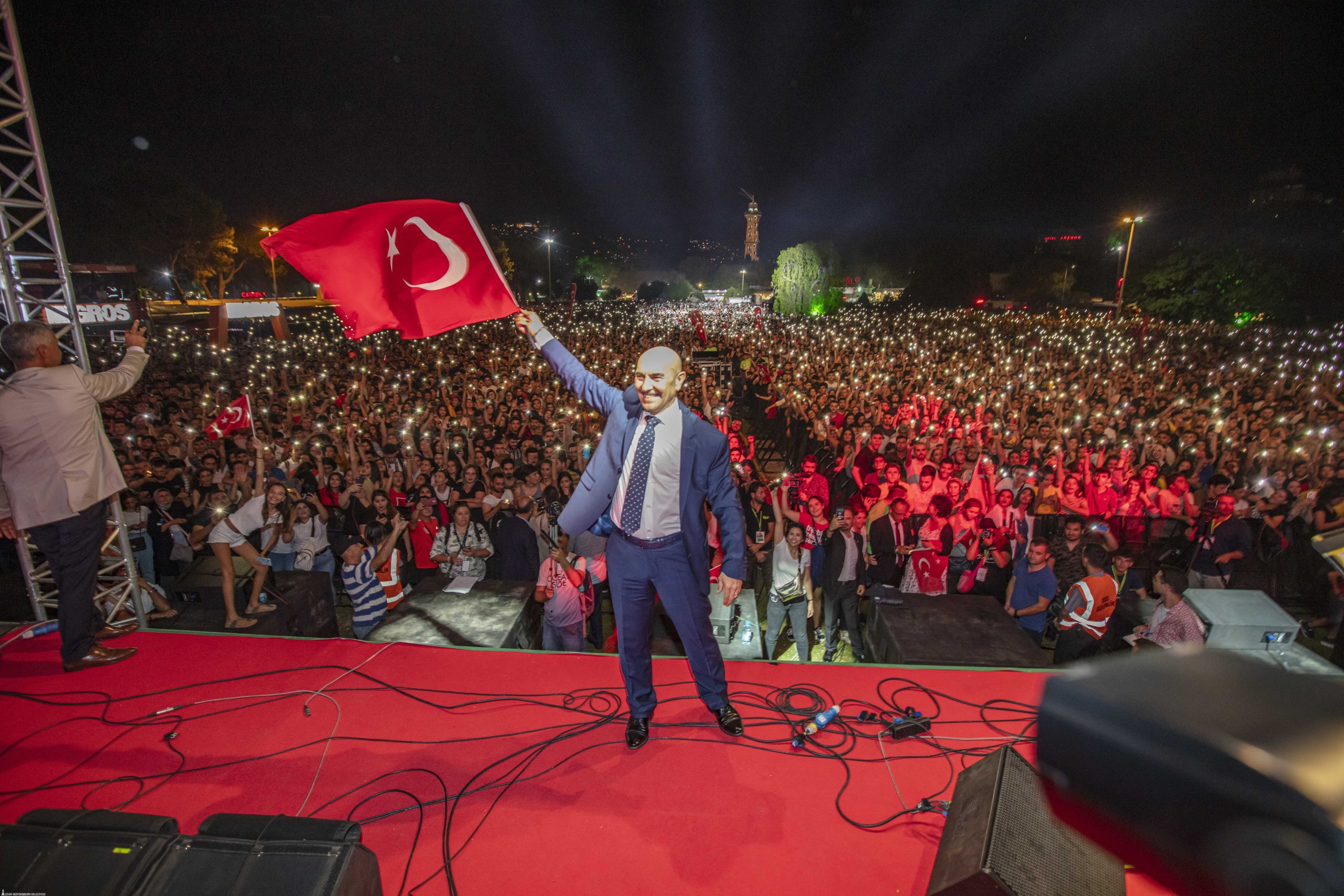 29 ekim İzmir Büyükşehir Belediye Başkanı Tunç Soyer, 29 ekim Cumhuriyet Bayramı ile ilgili basın açıklamalarında bulundu. Soyer açıklamalarında şu sözlere yer verdi: