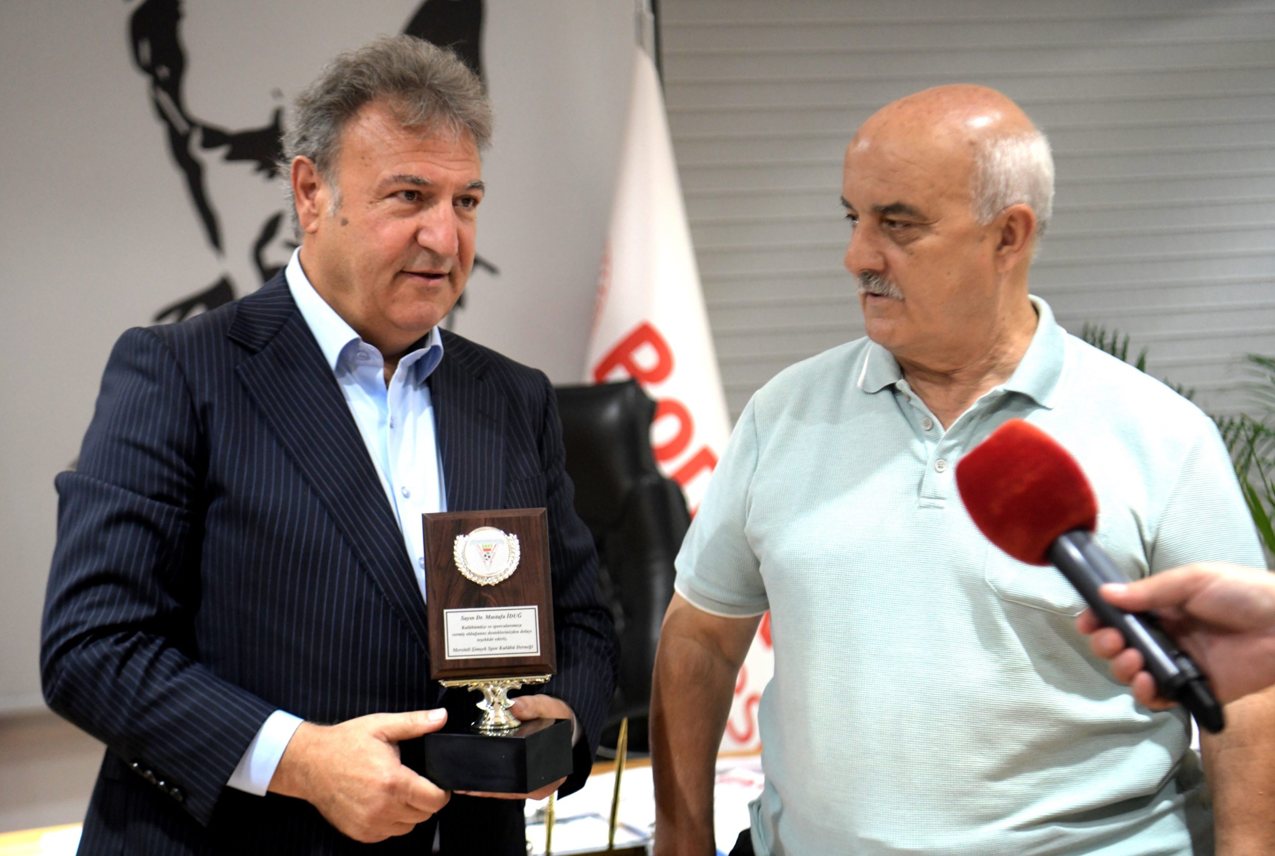 Bornova Kulüpler Birliği, Başkan İduğ'a ödül verdi!