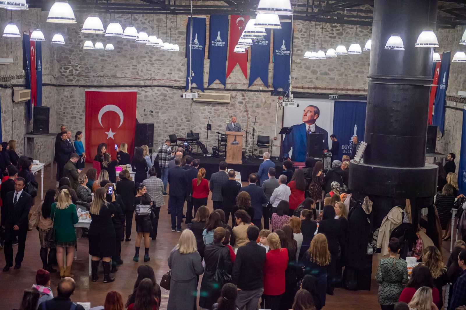 Başkan Soyer öğretmenlerle buluştu: “İzmir eğitimde de Türkiye’ye örnek olmak zorunda”