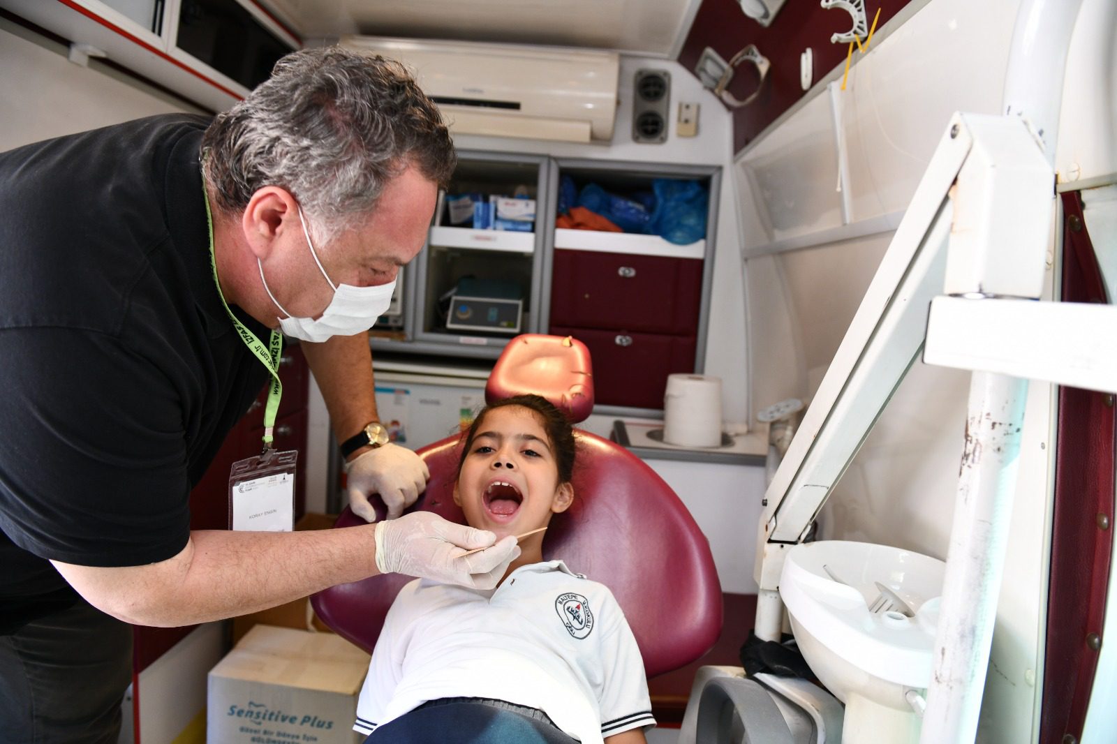 çiğli belediyesi Çiğli Belediyesi ile İzmir Büyükşehir Belediyesi iş birliğinde toplum sağlığını korumak amacıyla başlatılan Önleyici Sağlık Hizmetleri çalışmaları hız kesmeden devam ediyor. Kasım ayında 1000 çocuğun ağız ve diş sağlığı taraması yapıldı.