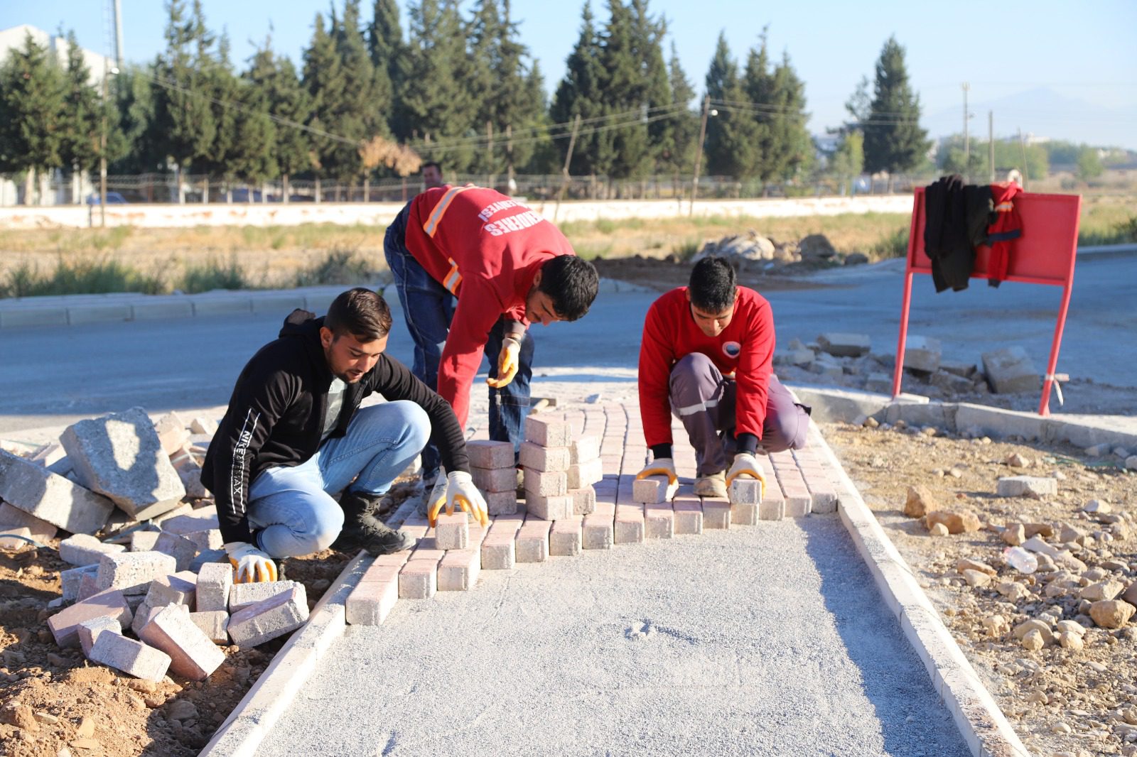 Menderes Belediyesi’nden ilçeye bin 600 metrekare yeni yeşil alan